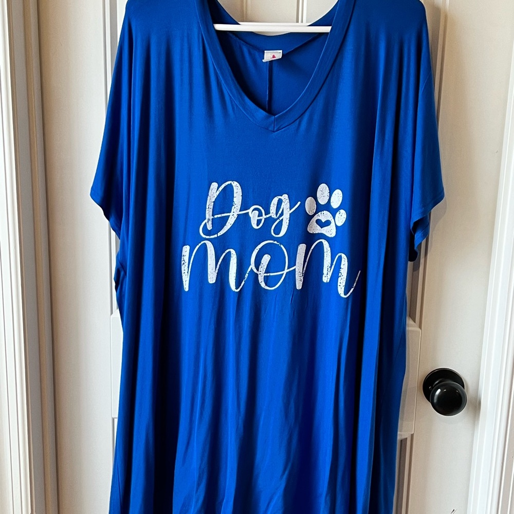 Curvy Boutique Dog Mom Graphic Tee